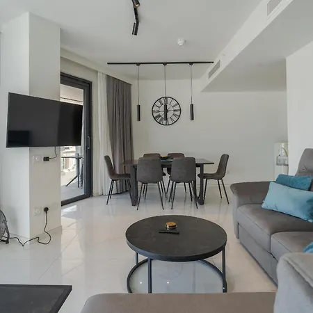 Official Mercury Lux 3br In With Pool And Ac By 360 Estates *