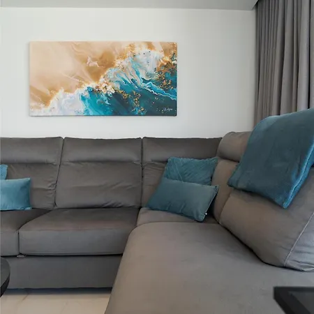 Official Mercury Lux 3br In With Pool And Ac By 360 Estates