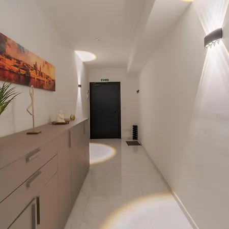 Official Mercury Lux 3br In With Pool And Ac By 360 Estates