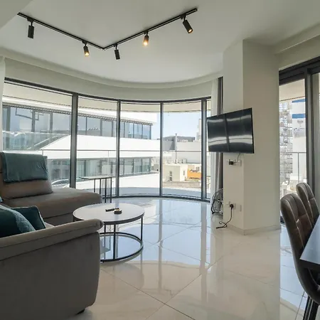 Official Mercury Lux 3br In With Pool And Ac By 360 Estates *