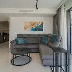 Official Mercury Lux 3br In With Pool And Ac By 360 Estates