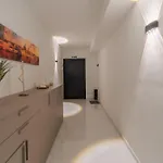 Official Mercury Lux 3br In With Pool And Ac By 360 Estates