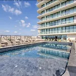 Official Mercury Lux 3br In With Pool And Ac By 360 Estates