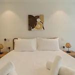 Official Mercury Lux 3br In With Pool And Ac By 360 Estates