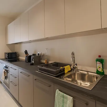 Official Mercury Lux 3br In With Pool And Ac By 360 Estates *