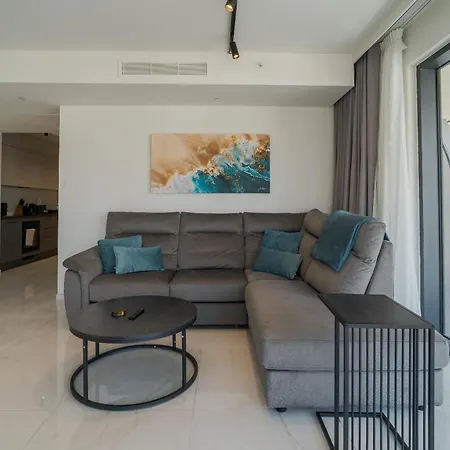 Official Mercury Lux 3br In With Pool And Ac By 360 Estates