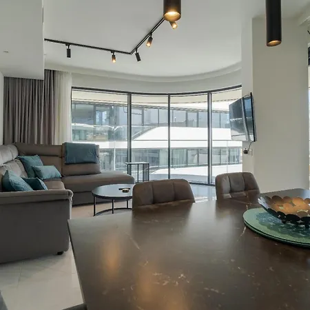 Official Mercury Lux 3br In With Pool And Ac By 360 Estates *