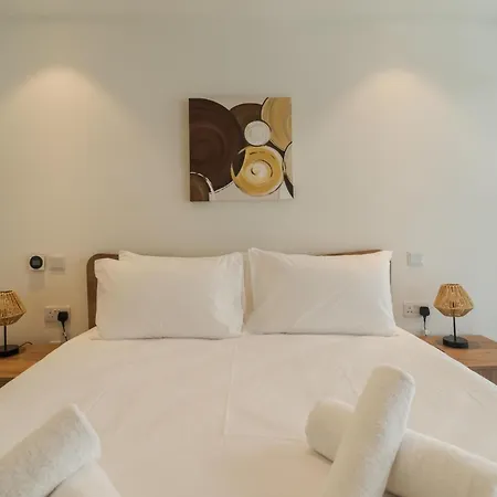 Official Mercury Lux 3br In With Pool And Ac By 360 Estates