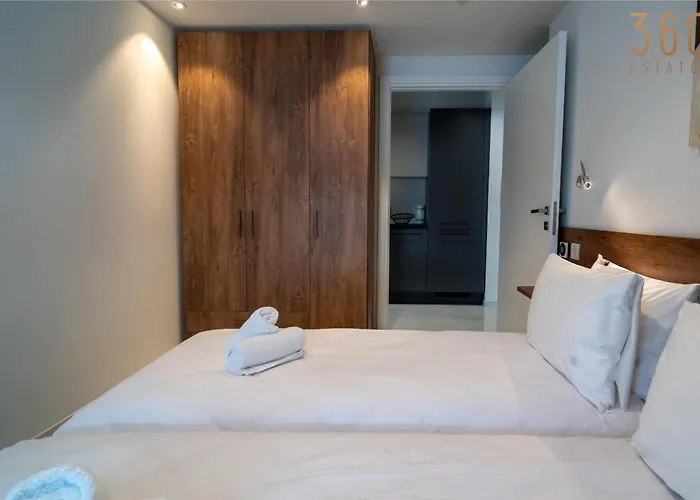 Official Mercury Lux 3br In With Pool And Ac By 360 Estates