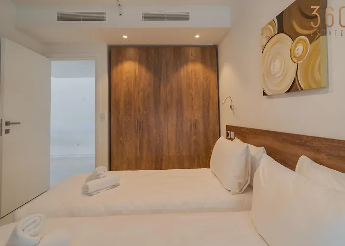 Official Mercury Lux 3br In With Pool And Ac By 360 Estates *