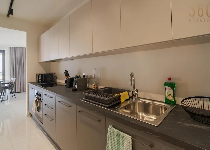 Official Mercury Lux 3br In With Pool And Ac By 360 Estates *