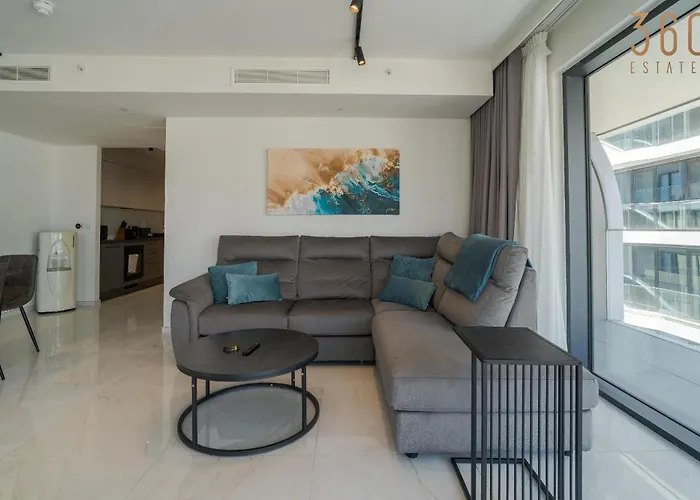 Official Mercury Lux 3br In With Pool And Ac By 360 Estates