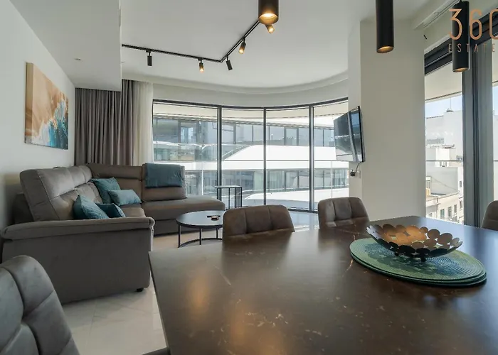 Official Mercury Lux 3br In With Pool And Ac By 360 Estates *