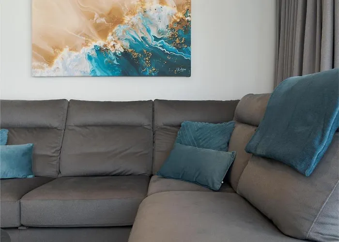 Official Mercury Lux 3br In With Pool And Ac By 360 Estates