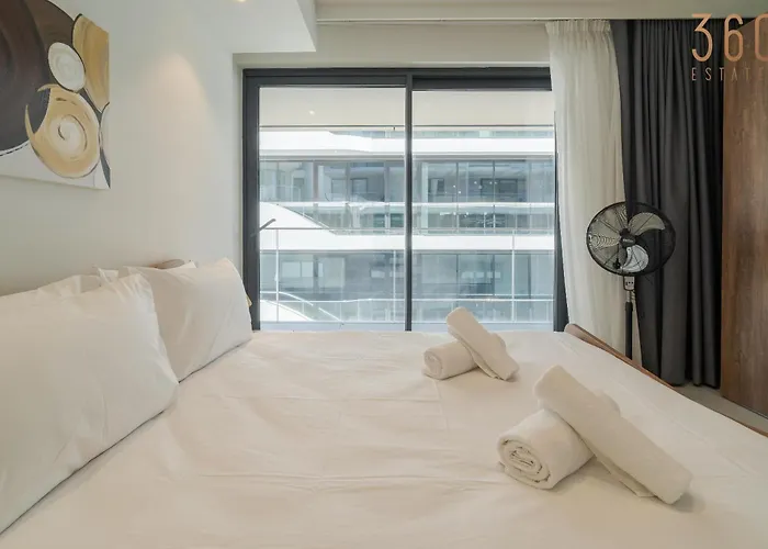 Official Mercury Lux 3br In With Pool And Ac By 360 Estates