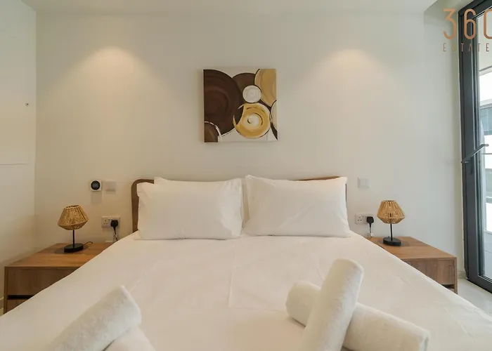 Official Mercury Lux 3br In With Pool And Ac By 360 Estates