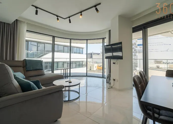 Official Mercury Lux 3br In With Pool And Ac By 360 Estates *